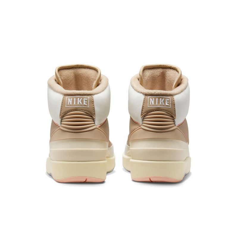 Tenis-nike-para-mujer-Wmns-Air-Jordan-2-Retro-para-moda-color-beige.-Talon
