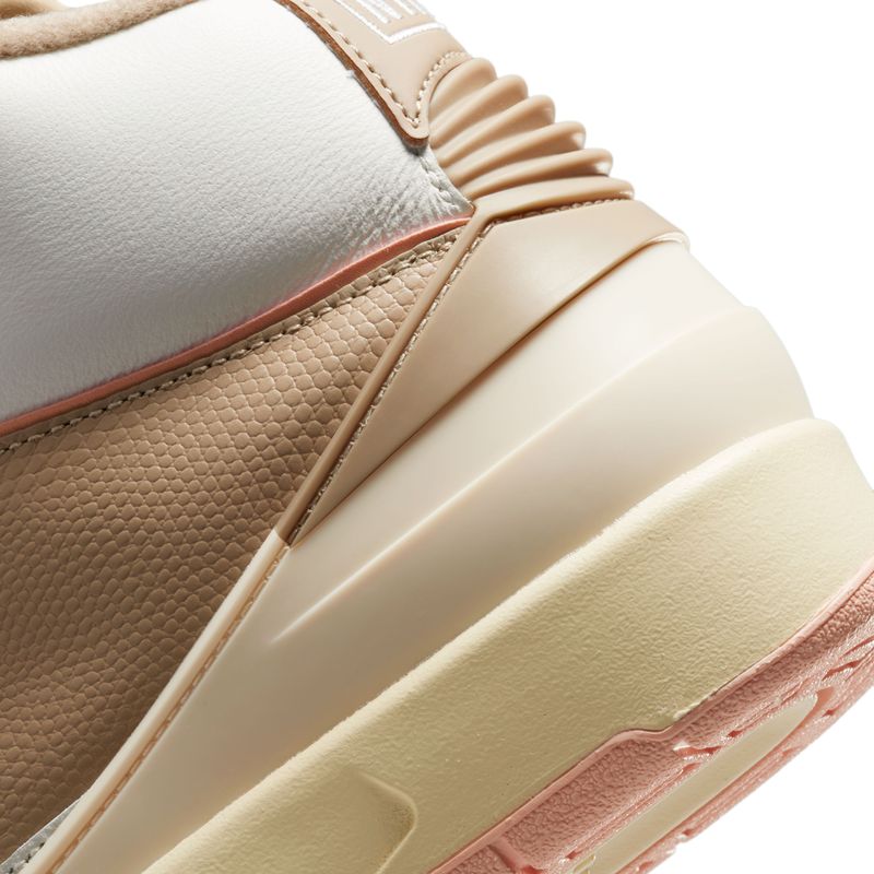 Tenis-nike-para-mujer-Wmns-Air-Jordan-2-Retro-para-moda-color-beige.-Detalle-2