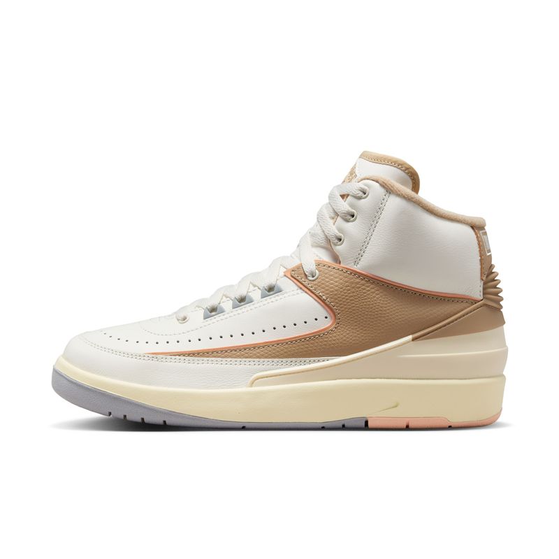 Tenis-nike-para-mujer-Wmns-Air-Jordan-2-Retro-para-moda-color-beige.-Lateral-Externa-Izquierda