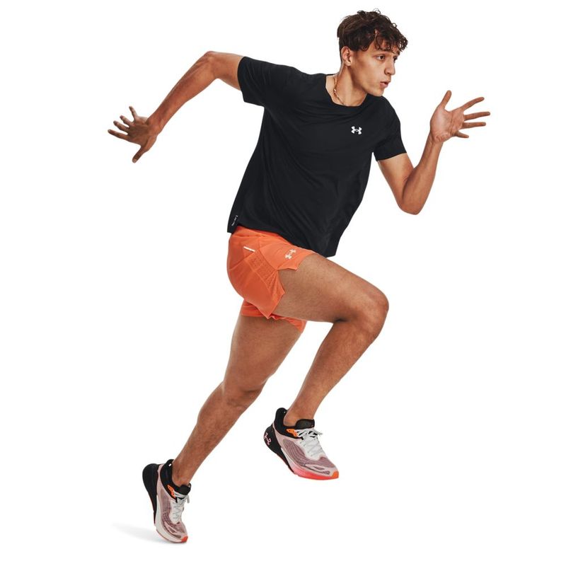 Pantaloneta-under-armour-para-hombre-Launch-Elite-5-Short-para-correr-color-naranja.-Modelo-In-Action