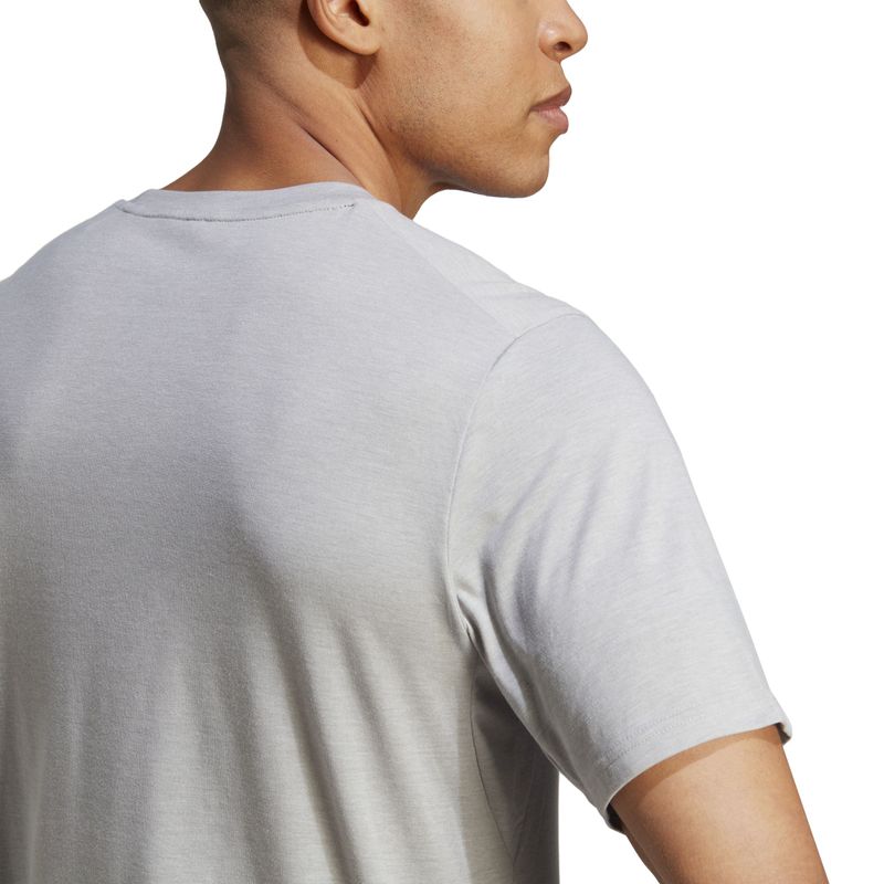Camiseta-Manga-Corta-adidas-para-hombre-Tr-Es-Fr-Logo-T-para-entrenamiento-color-gris.-Detalle-2