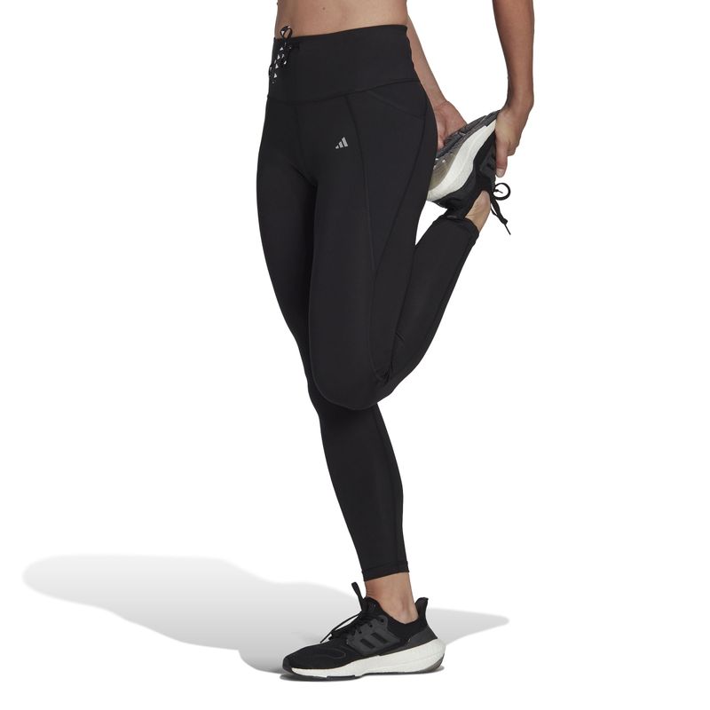 Licra-adidas-para-mujer-Run-Ess-1-1-Tgt-para-correr-color-negro.-Frente-Sobre-Modelo