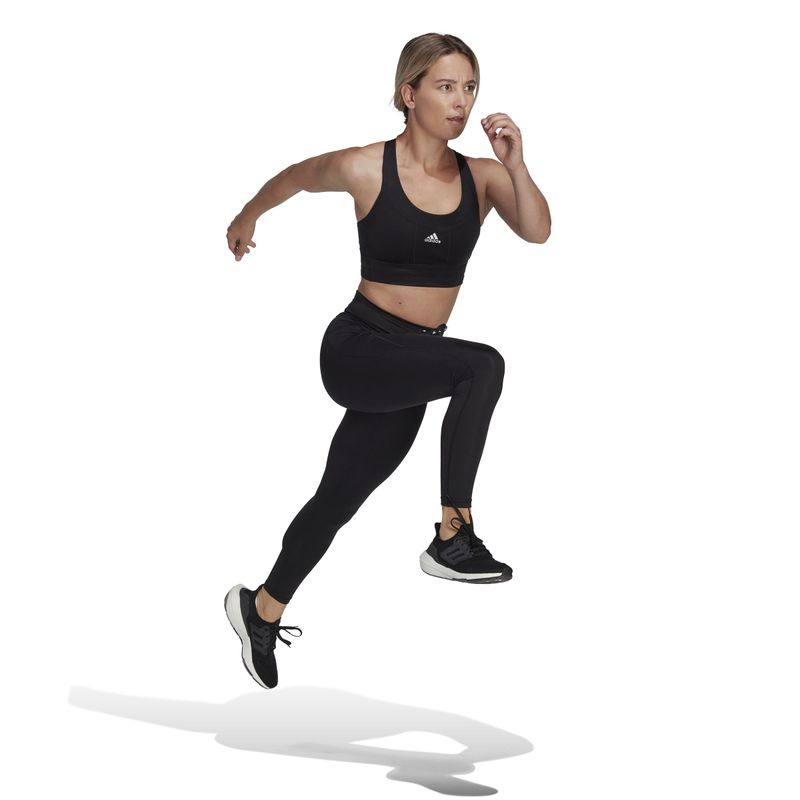 Licra-adidas-para-mujer-Run-Ess-1-1-Tgt-para-correr-color-negro.-Modelo-En-Movimiento