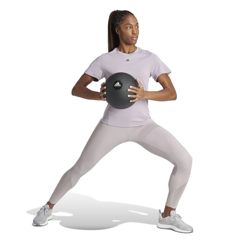 Camiseta-Manga-Corta-adidas-para-mujer-D4T-Hiit-Sc-T-para-entrenamiento-color-morado.-Modelo-En-Movimiento