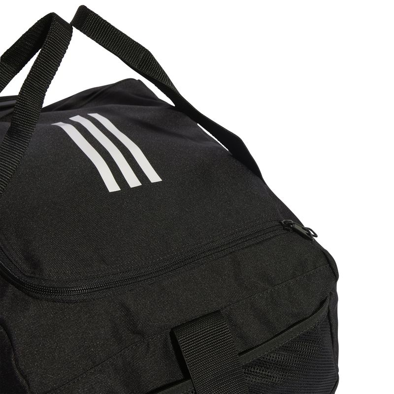 Maletin-adidas-para-hombre-Tiro-L-Du-S-Bc-para-entrenamiento-color-negro.-Detalle-2