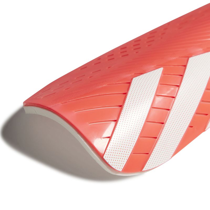 Canilleras-adidas-para-hombre-Tiro-Sg-Clb-para-futbol-color-rojo.-Detalle-1