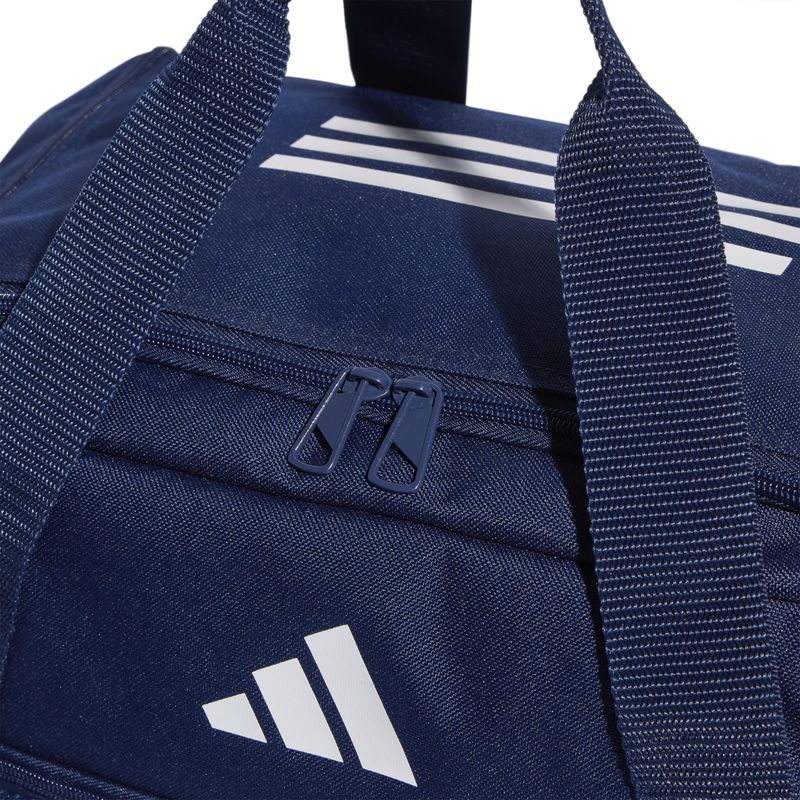 Maletin-adidas-para-hombre-Tiro-L-Duff-S-para-entrenamiento-color-azul.-Detalle-1