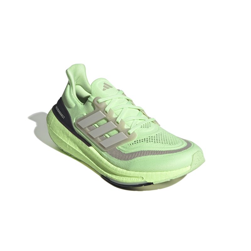 Tenis-adidas-para-hombre-Ultraboost-Light-para-correr-color-verde.-Par-Alineados