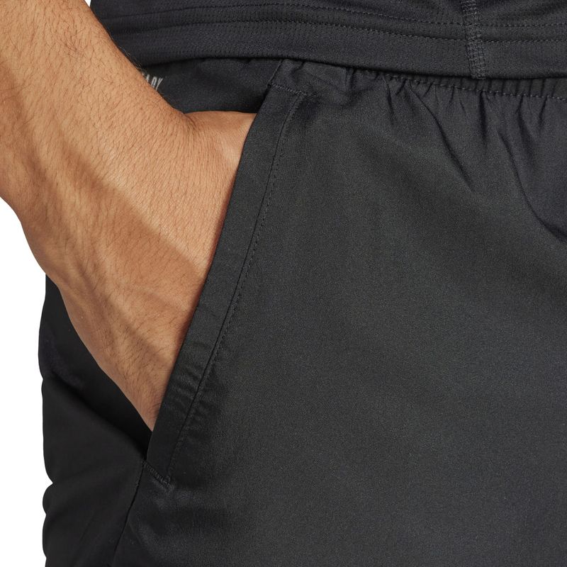 Pantaloneta-adidas-para-hombre-Run-It-Short-para-correr-color-negro.-Detalle-2