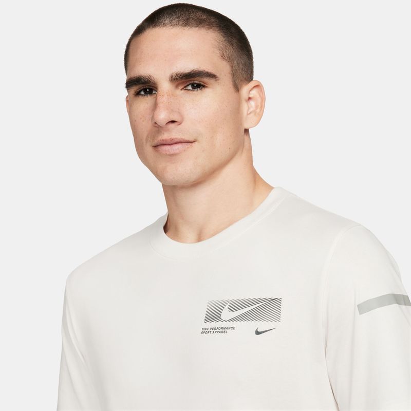 Camiseta-Manga-Corta-nike-para-hombre-M-Nk-Df-Tee-Flash-Hbr-para-entrenamiento-color-negro.-Detalle-5-