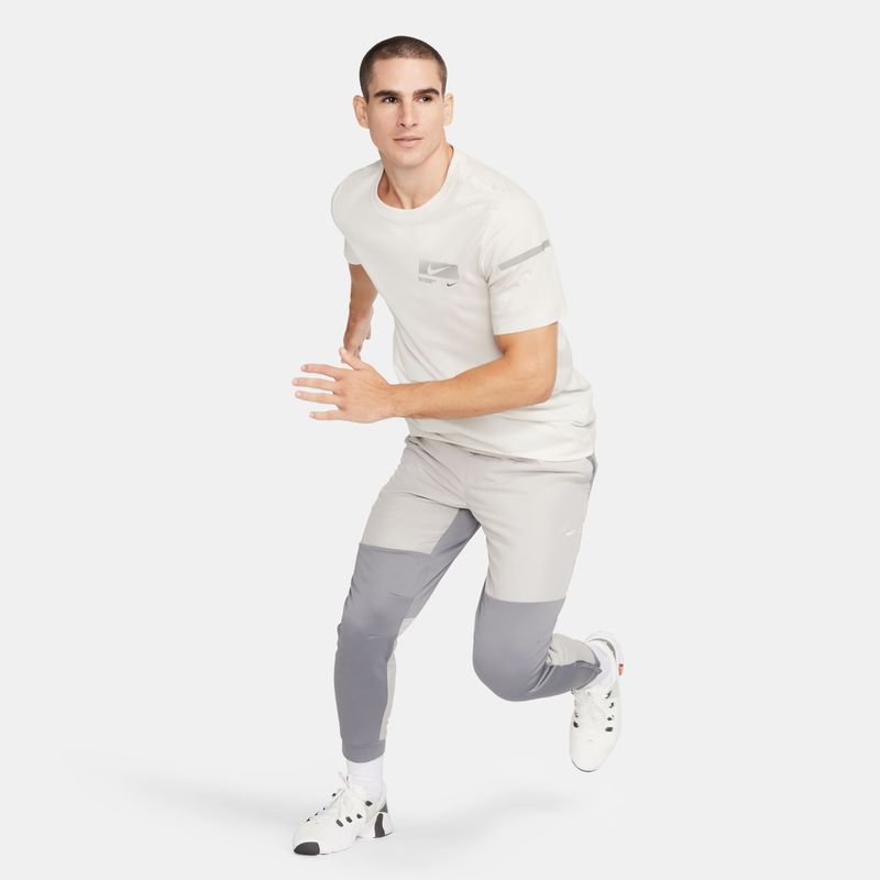 Camiseta-Manga-Corta-nike-para-hombre-M-Nk-Df-Tee-Flash-Hbr-para-entrenamiento-color-negro.-Reflectores