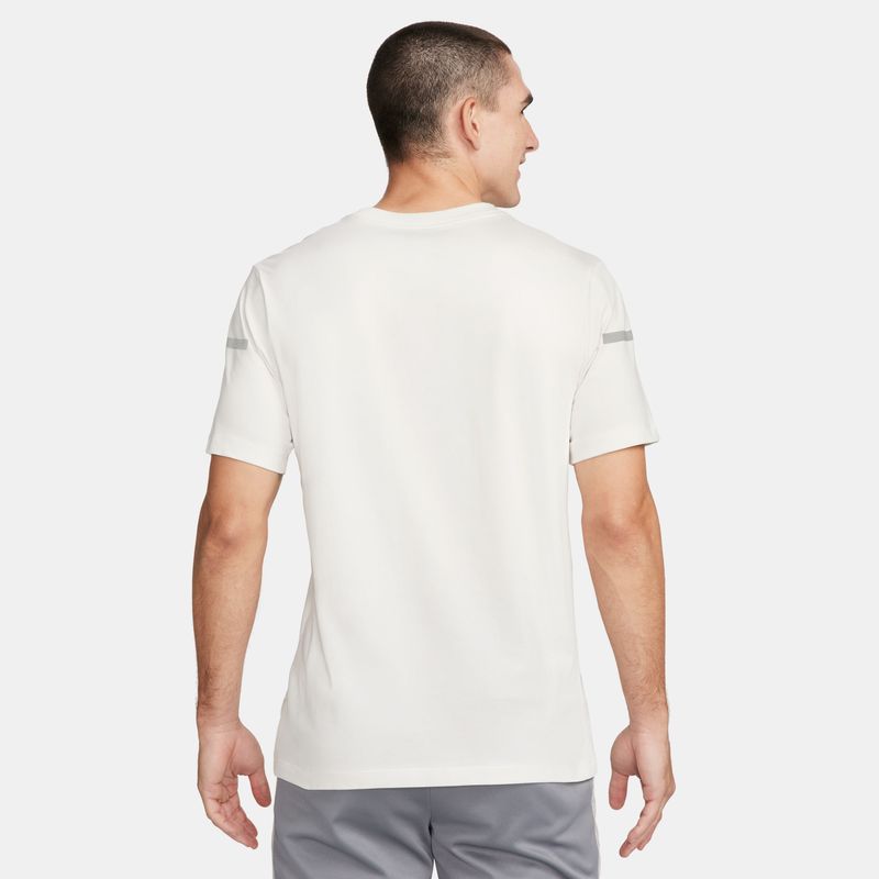 Camiseta-Manga-Corta-nike-para-hombre-M-Nk-Df-Tee-Flash-Hbr-para-entrenamiento-color-negro.-Reverso-Sobre-Modelo