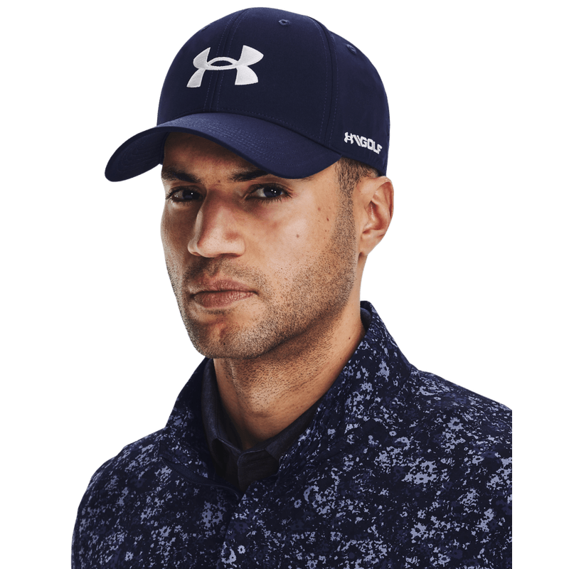 Gorra-under-armour-para-hombre-Ua-Golf96-Hat-para-golf-color-azul.-Frente-Sobre-Modelo