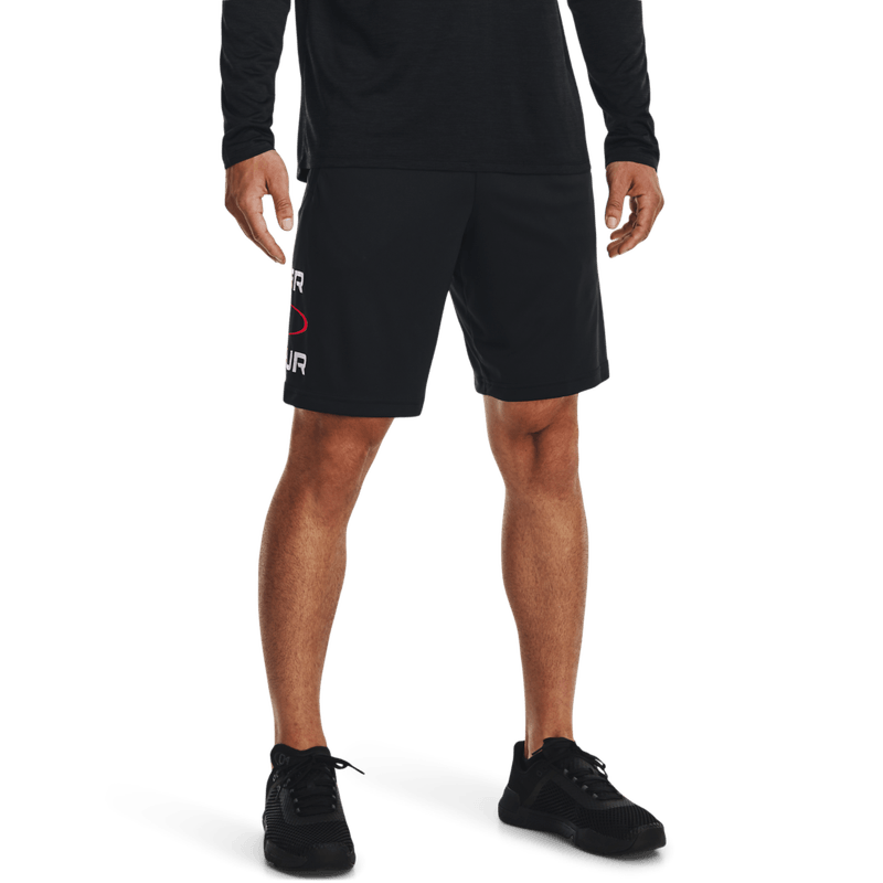 Pantaloneta-under-armour-para-hombre-Tech-Wm-Grphc-Shorts-para-entrenamiento-color-negro.-Frente-Sobre-Modelo