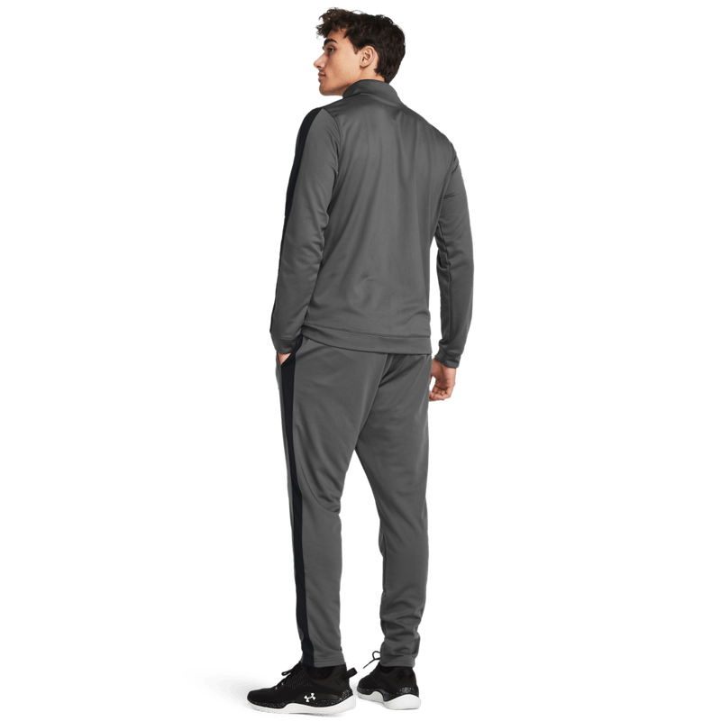Sudadera-under-armour-para-hombre-Ua-Knit-Track-Suit-para-entrenamiento-color-gris.-Reverso-Sobre-Modelo