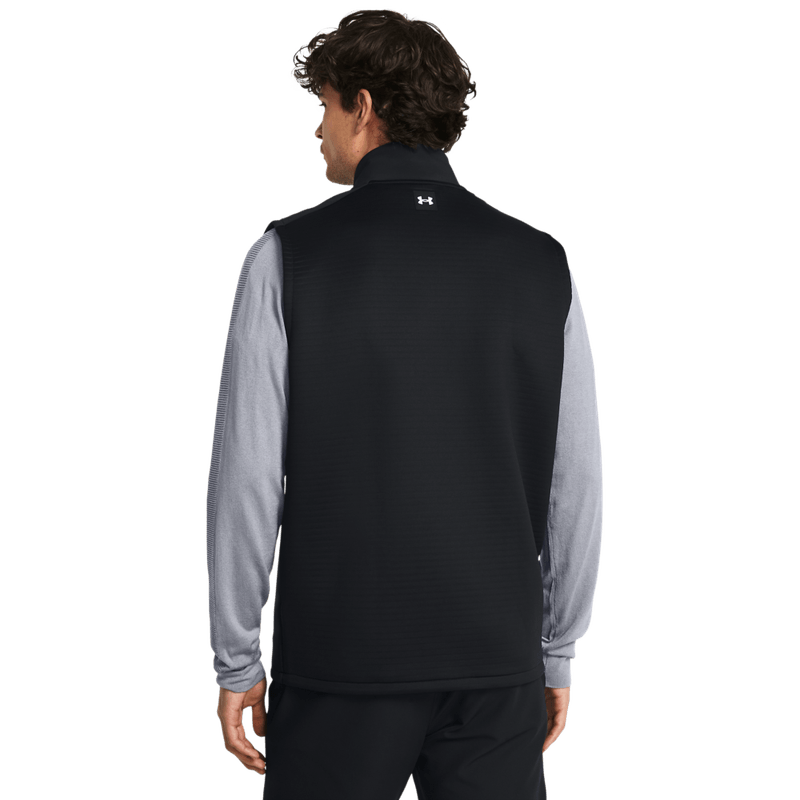 Chaleco-under-armour-para-hombre-Ua-Storm-Daytona-Vest-para-golf-color-negro.-Reverso-Sobre-Modelo