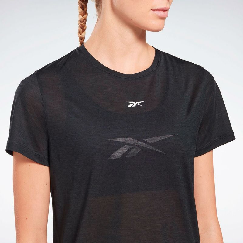 Camiseta-Manga-Corta-reebok-para-mujer-Id-Train-Activchill-Tee-para-entrenamiento-color-negro.-Zoom-Frontal-