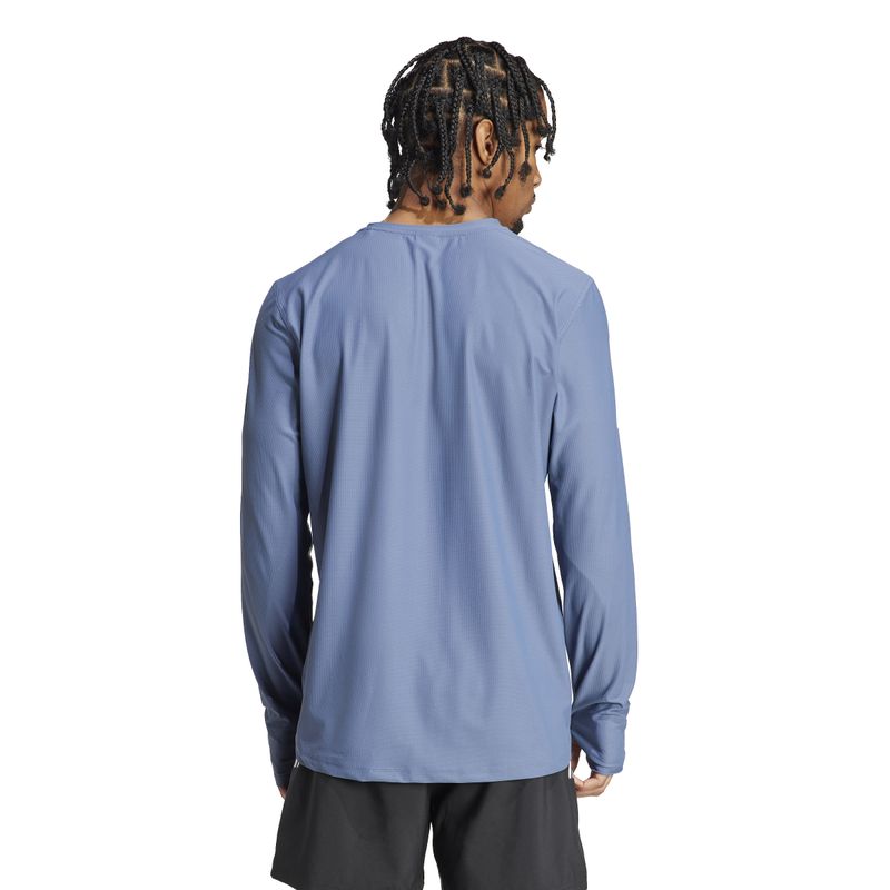 Camiseta-Manga-Larga-adidas-para-hombre-Otr-B-Ls-para-correr-color-azul.-Reverso-Sobre-Modelo
