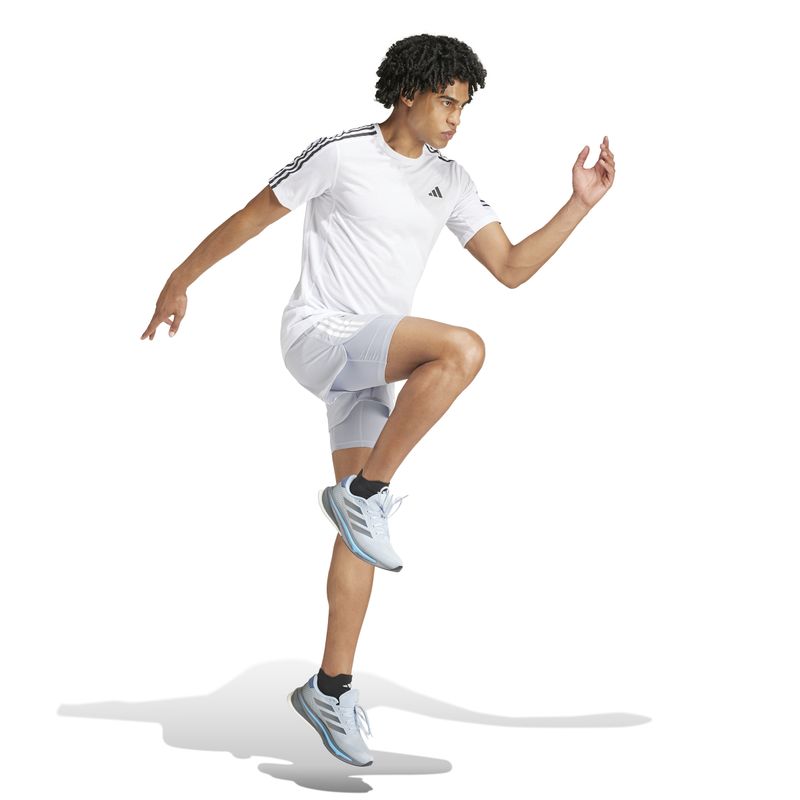 Camiseta-Manga-Corta-adidas-para-hombre-Otr-E-3S-Tee-para-correr-color-blanco.-Modelo-En-Movimiento