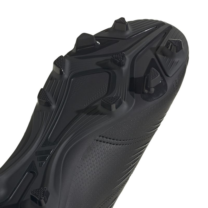 Guayos-adidas-para-hombre-Predator-Club-Fxg-para-futbol-color-negro.-Detalle-2