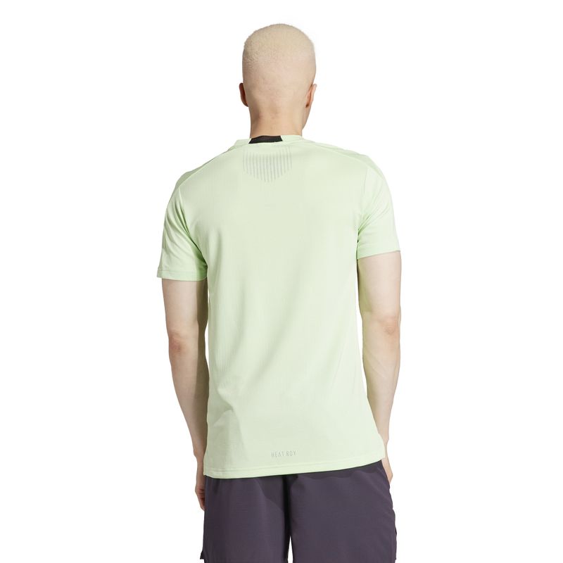 Camiseta-Manga-Corta-adidas-para-hombre-D4T-Hr-Tee-para-entrenamiento-color-verde.-Reverso-Sobre-Modelo