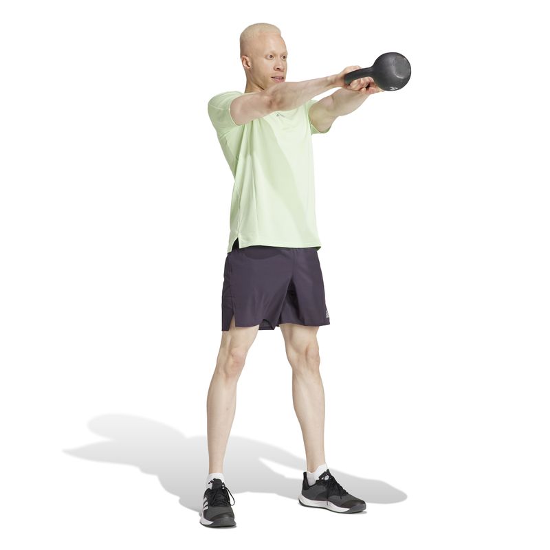 Camiseta-Manga-Corta-adidas-para-hombre-D4T-Hr-Tee-para-entrenamiento-color-verde.-Modelo-En-Movimiento