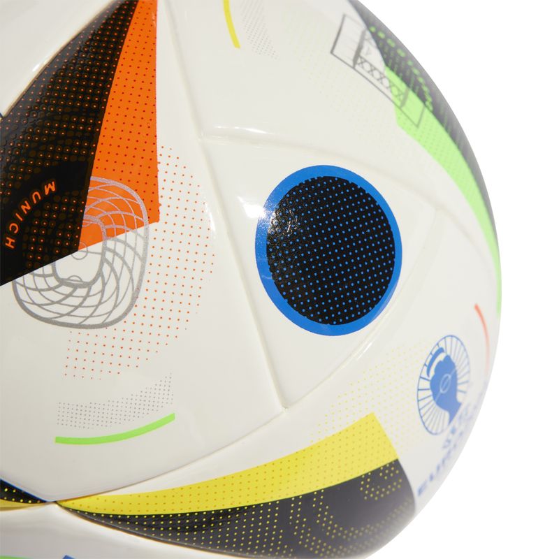 Balon-adidas-para-hombre-Euro24-Mini-para-futbol-color-blanco.-Detalle-1