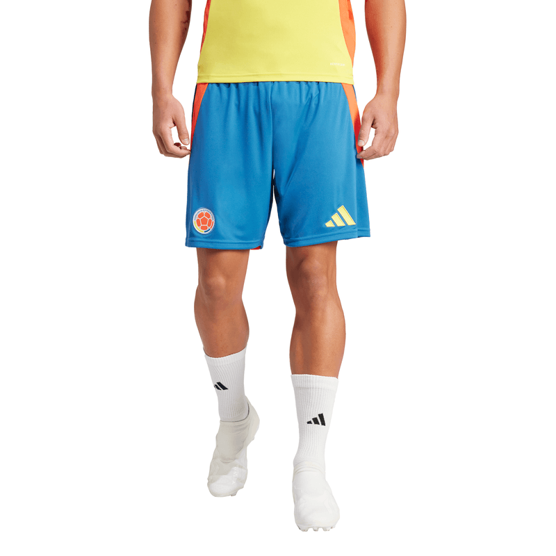 Pantaloneta-adidas-para-hombre-Fcf-H-Sho-para-futbol-color-azul.-Frente-Sobre-Modelo