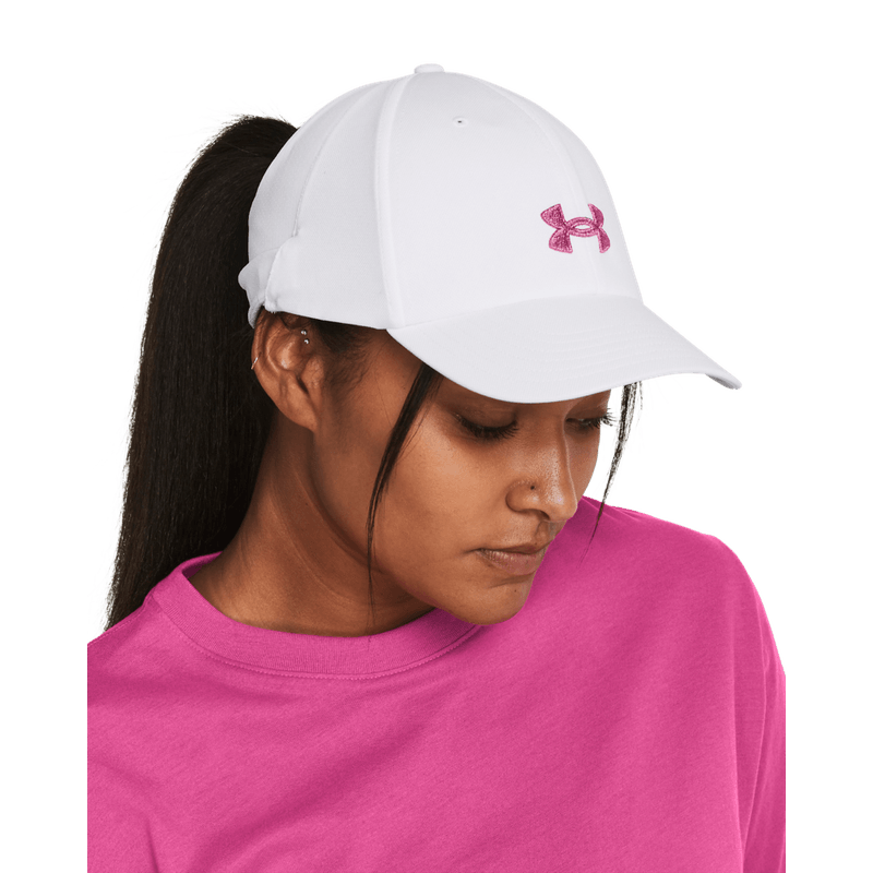 Gorra-under-armour-para-mujer-Women-S-Ua-Blitzing-Wrapback-para-entrenamiento-color-blanco.-Frente-Sobre-Modelo