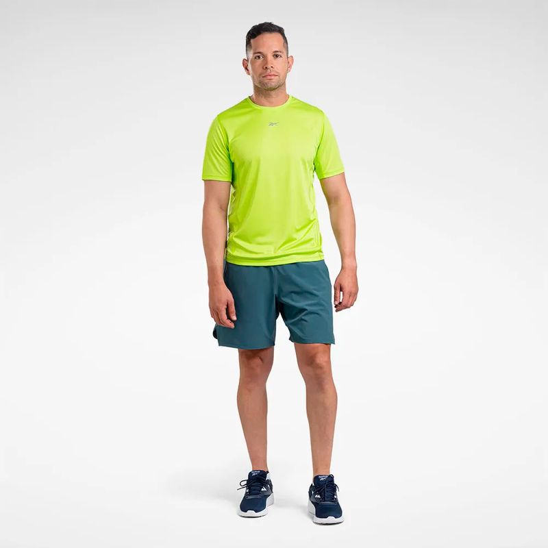 Camiseta-Manga-Corta-reebok-para-hombre-Running-Speedwick-T-Shirt-para-correr-color-verde.-Frente-Sobre-Modelo
