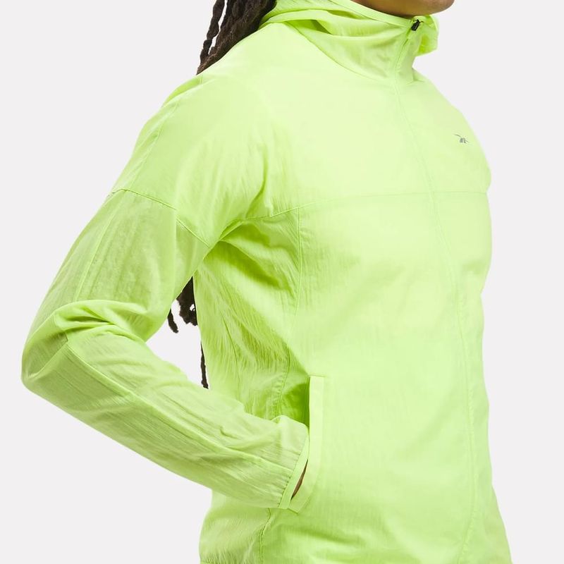 Chaqueta-reebok-para-hombre-Running-Jacket-para-correr-color-verde.-Detalle-Sobre-Modelo-1