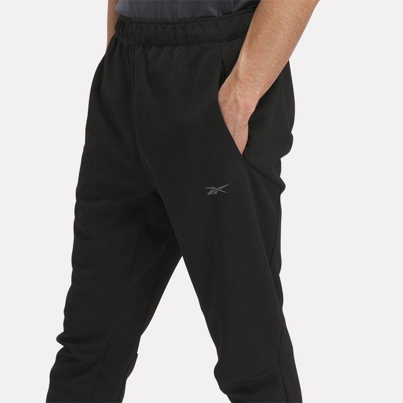 Pantalon-reebok-para-hombre-Strength-Pant-para-entrenamiento-color-negro.-Frente-Sin-Modelo