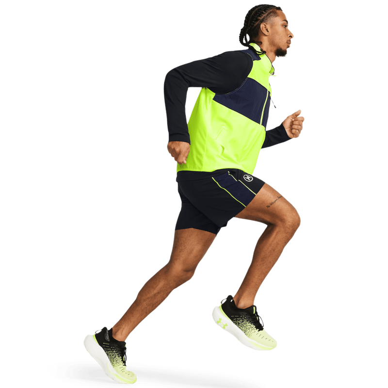 Pantaloneta-under-armour-para-hombre-Ua-Run-Everywhere-Short-para-correr-color-negro.-Outfit-Completo