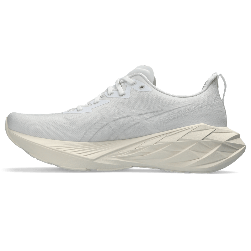 Tenis-asics-para-hombre-Novablast-4-para-correr-color-blanco.-Lateral-Externa-Izquierda