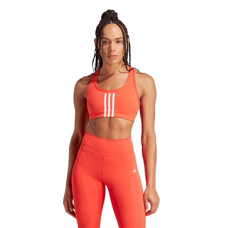 Top-adidas-para-mujer-Pwim-Ms-Mix-Bra-para-entrenamiento-color-rojo.-Frente-Sobre-Modelo
