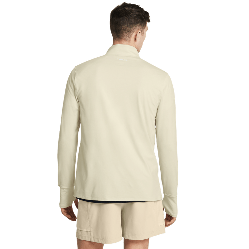 Buzo-under-armour-para-hombre-Ua-Run-Trail-Quarter-Zip-para-correr-color-beige.-Reverso-Sobre-Modelo
