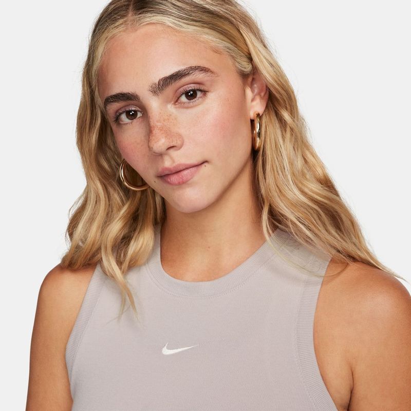 Camiseta-Manga-Sisa-nike-para-mujer-W-Nsw-Essntl-Rib-Crp-Tank-para-moda-color-morado.-Detalle-5-