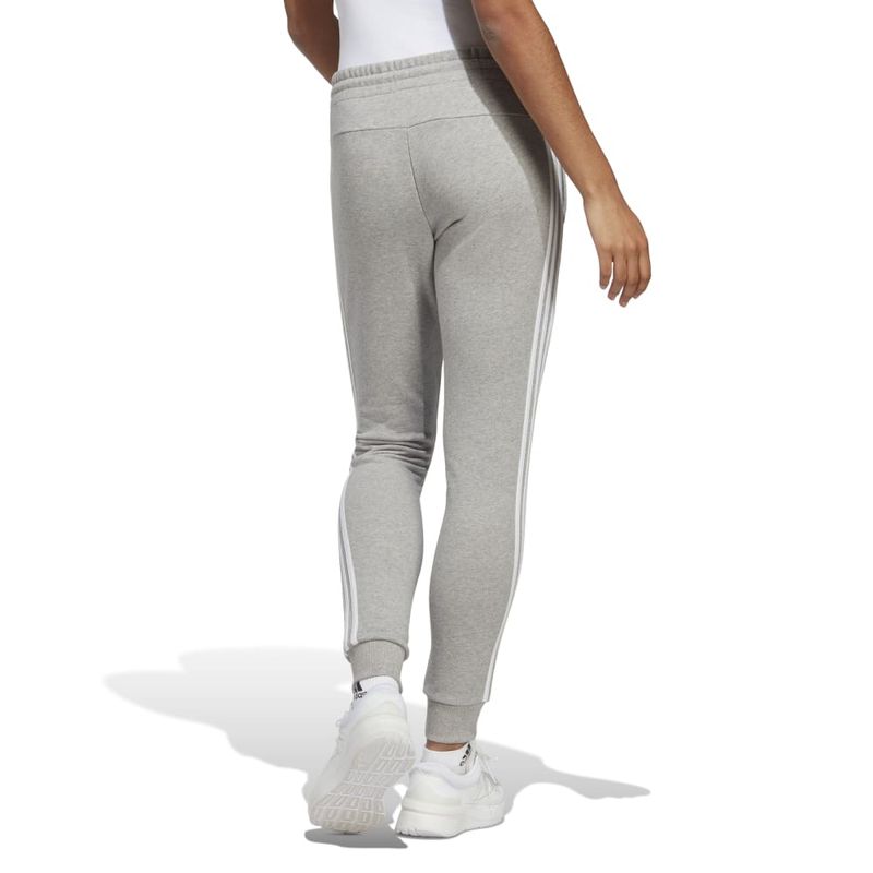 Pantalon-adidas-para-mujer-W-3S-Ft-Cf-Pt-para-moda-color-gris.-Reverso-Sobre-Modelo
