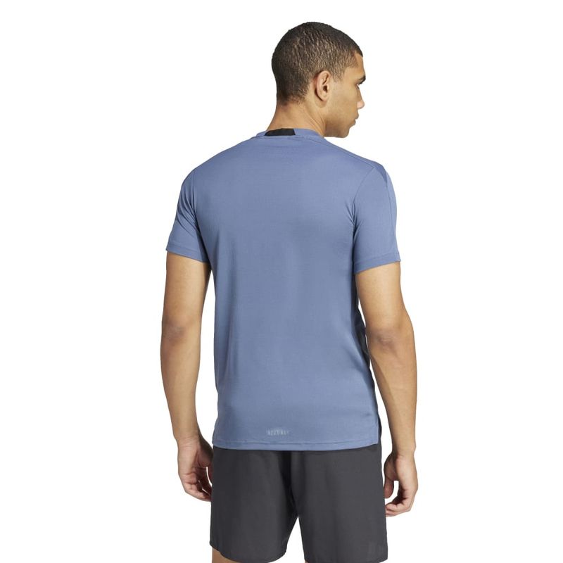Camiseta-Manga-Corta-adidas-para-hombre-D4T-Hr-Tee-para-entrenamiento-color-azul.-Reverso-Sobre-Modelo