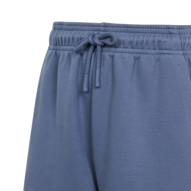 Pantaloneta-adidas-para-niño-U-Fi-Logo-Sh-para-moda-color-azul.-Detalle-1