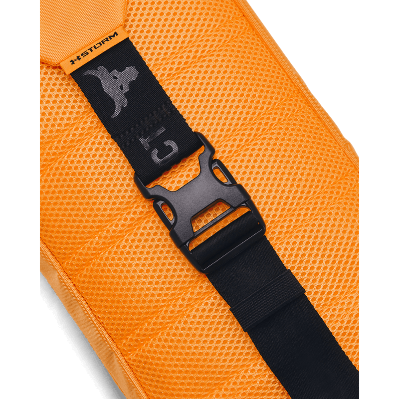 Canguro-under-armour-para-hombre-Ua-Project-Rock-Waist-Bag-para-entrenamiento-color-naranja.-Detalle-1