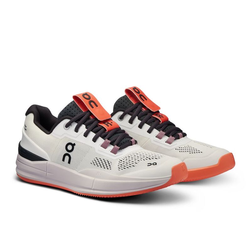 Tenis-on-para-mujer-The-Roger-Pro-Clay-para-moda-color-blanco.-Par-Alineados-