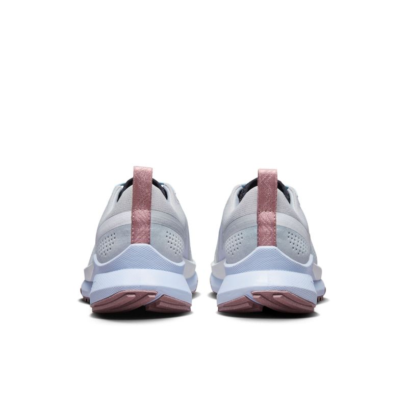 Tenis-nike-para-mujer-W-Nike-React-Pegasus-Trail-4-para-correr-color-gris.-Talon