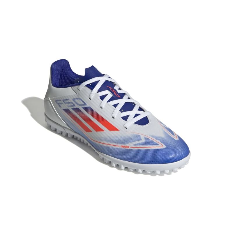 Guayos-adidas-para-hombre-F50-Club-Tf-para-futbol-color-blanco.-Par-Alineados