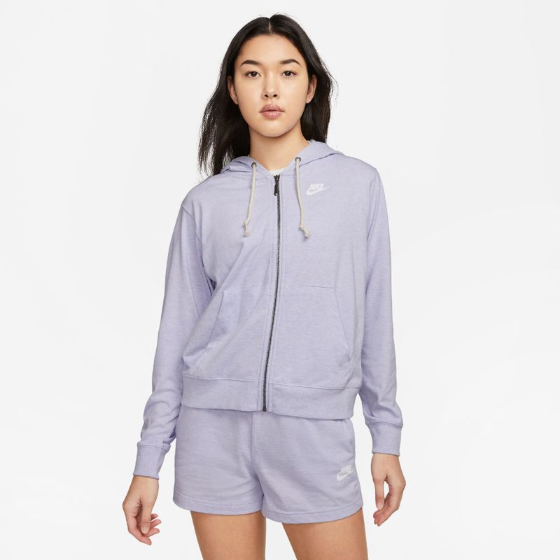 Hoodie-nike-para-mujer-W-Nsw-Gym-Vntg-Easy-Fz-Hoodie-para-moda-color-morado.-Frente-Sobre-Modelo