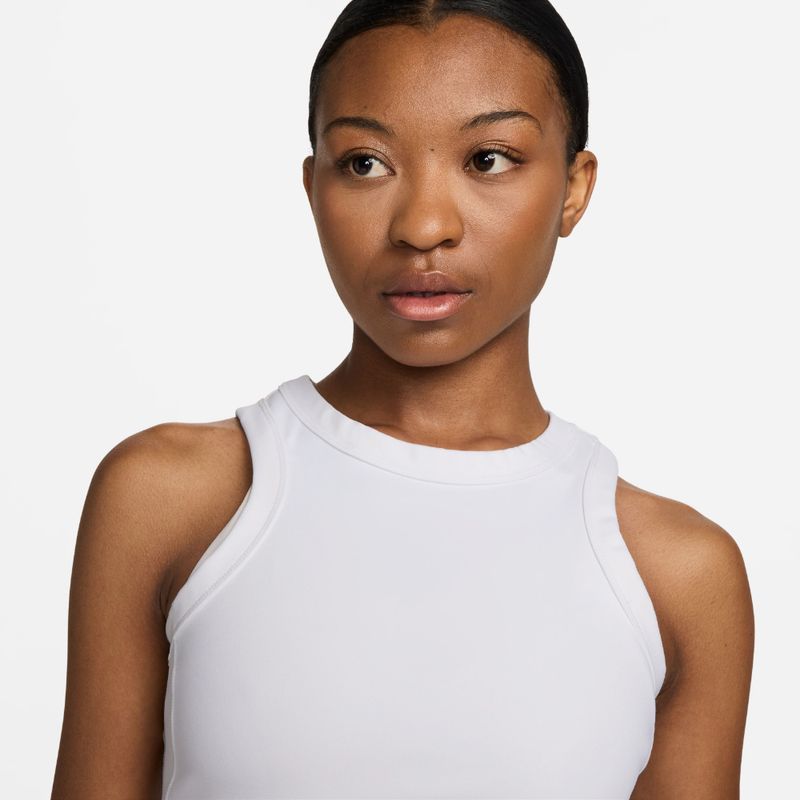 Camiseta-Manga-Sisa-nike-para-mujer-W-Nk-One-Fitted-Df-Crop-Tank-para-entrenamiento-color-blanco.-Detalle-5-