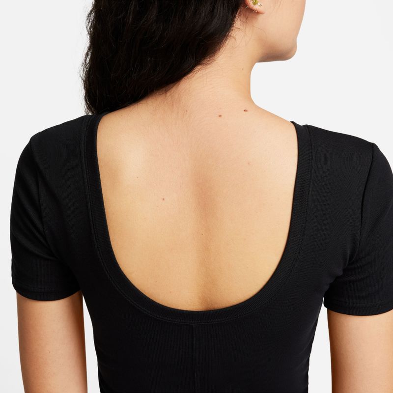 Camiseta-Manga-Corta-nike-para-mujer-W-Nsw-Nk-Chll-Knt-Mrib-Ss-Top-para-moda-color-negro.-Detalle-4