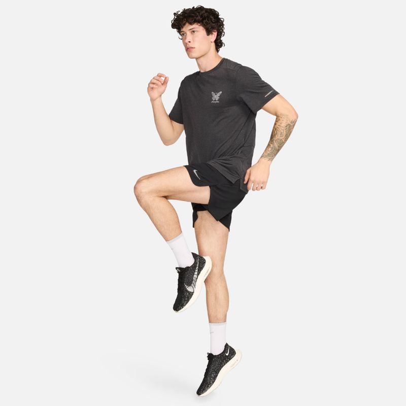 Camiseta-Manga-Corta-nike-para-hombre-M-Nk-Df-Rise-365-Run-Div-Top-para-correr-color-negro.-Detalle-6