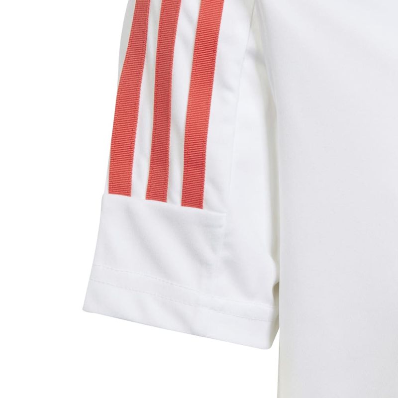Camiseta-Manga-Corta-adidas-para-niño-Lk-Mrvl-Av-T-para-moda-color-blanco.-Reverso-Sobre-Modelo