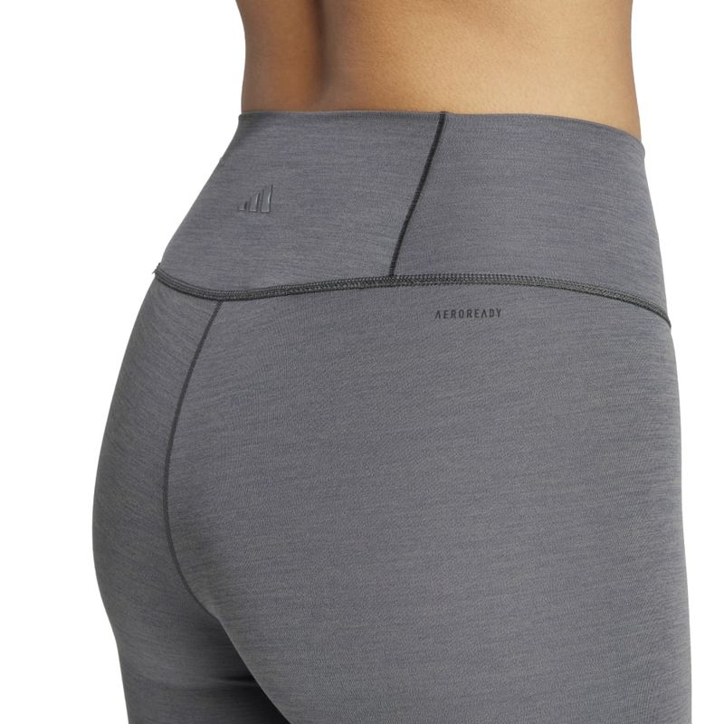Licra-adidas-para-mujer-All-Me-7-8-L-para-entrenamiento-color-gris.-Detalle-3
